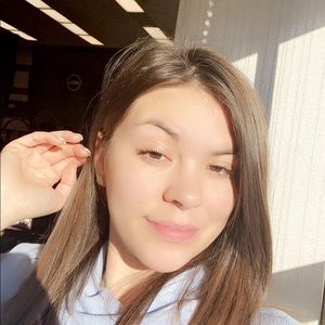 Meet your Posher, Alexis